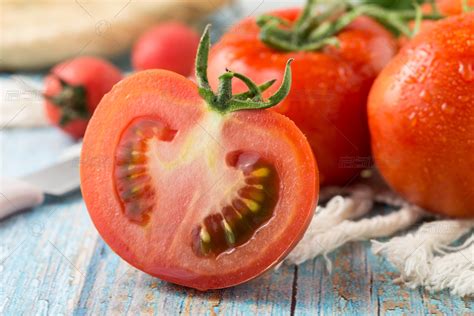 番茄里面的心是绿色能吃吗 未成熟的西红柿有毒吗